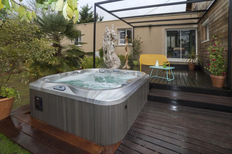 Эргономичная форма и удобство использования уличного банного чана из нержавеющей стали